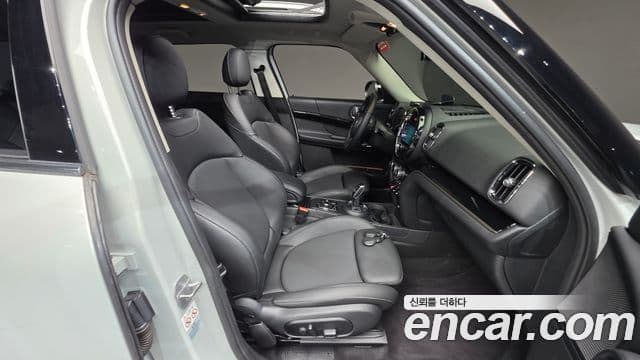 Mini Cooper Countryman 2023 — Photo 12/32
