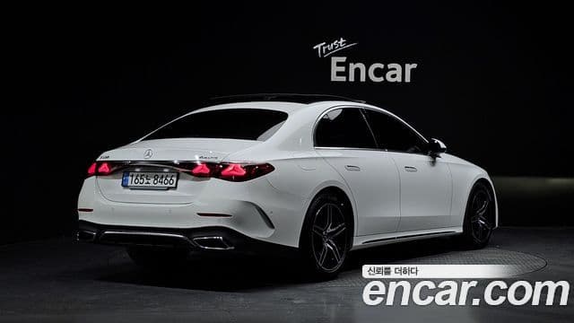 Mercedes-Benz E-Class 2024 — ფოტო 2/20