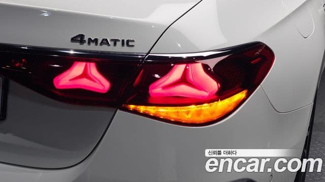 Mercedes-Benz E-Class 2024 — ფოტო 30/34