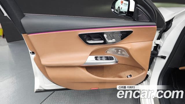 Mercedes-Benz E-Class 2024 — ფოტო 25/34