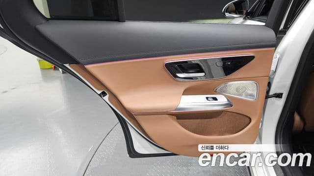 Mercedes-Benz E-Class 2024 — ფოტო 27/34