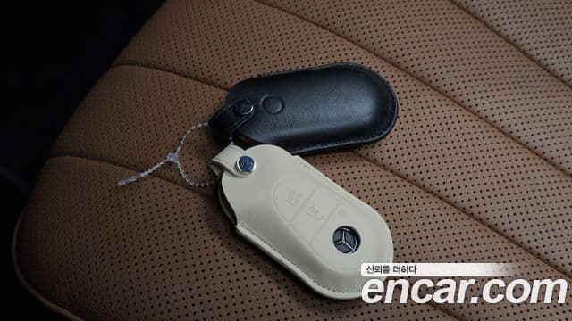 Mercedes-Benz E-Class 2024 — ფოტო 31/34