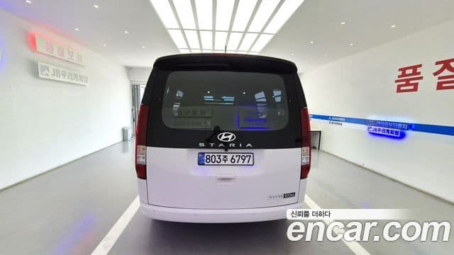 Hyundai Staria 2025 — фото 4 из 19