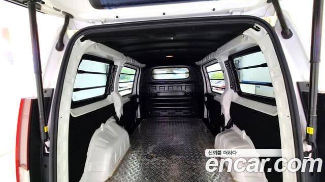 Hyundai Staria 2025 — ფოტო 13/19