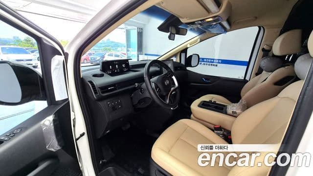 Hyundai Staria 2025 — ფოტო 15/19