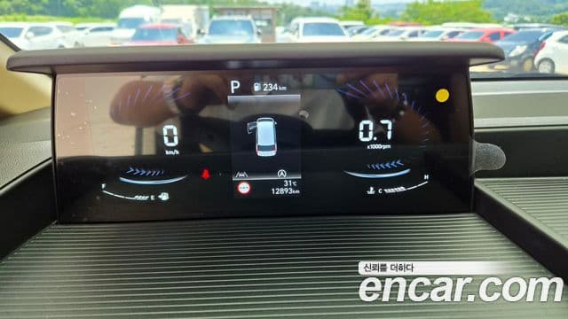 Hyundai Staria 2025 — ფოტო 17/19