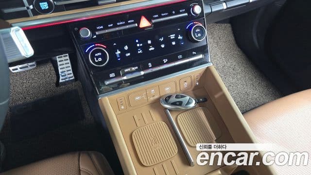 Hyundai Santa Fe 2023 — ფოტო 17/20
