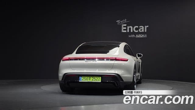 Porsche Taycan 2024 — ფოტო 36/36