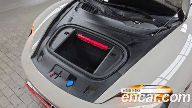 Porsche Taycan 2024 — ფოტო 23/36