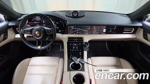 Porsche Taycan 2024 — ფოტო 13/36