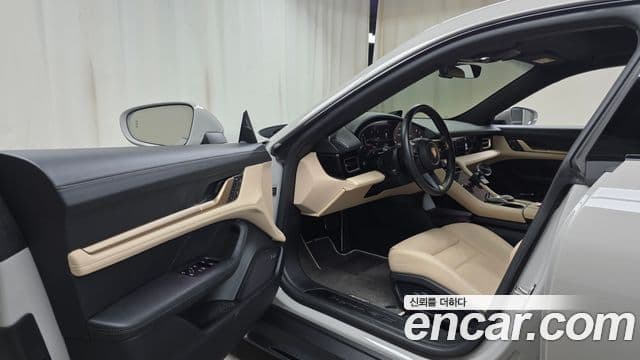 Porsche Taycan 2024 — ფოტო 19/36