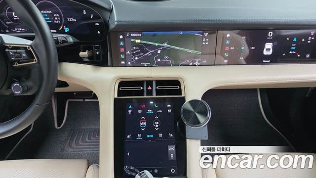 Porsche Taycan 2024 — ფოტო 29/36