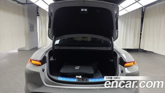 Porsche Taycan 2024 — ფოტო 2/36