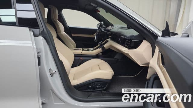 Porsche Taycan 2024 — ფოტო 8/36
