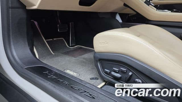 Porsche Taycan 2024 — ფოტო 17/36