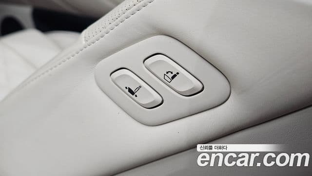 Genesis GV80 2020 — Photo 32/35