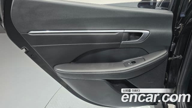 Hyundai Sonata Hybrid 2022 — Photo 23/31