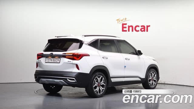 Kia Seltos 2020 — ფოტო 2/20