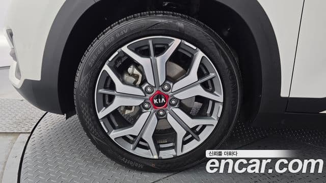 Kia Seltos 2020 — ფოტო 5/20