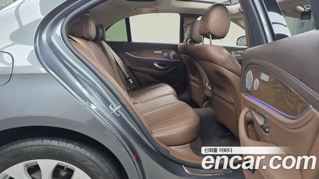 Mercedes-Benz E-Class 2019 — Şəkil 12/20