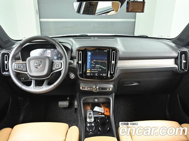 Volvo XC40 2020 — Фото 6/20