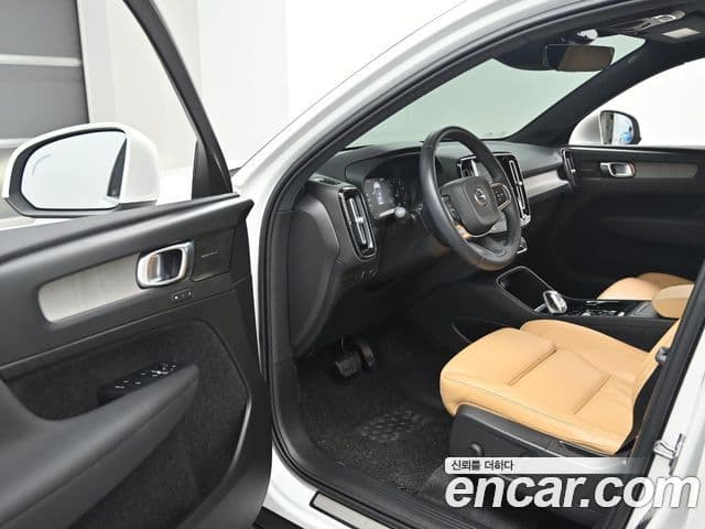 Volvo XC40 2020 — Фото 11/20