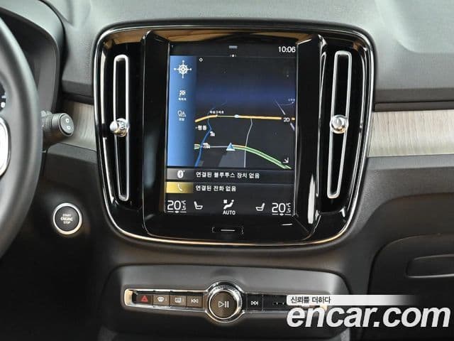 Volvo XC40 2020 — Фото 14/20