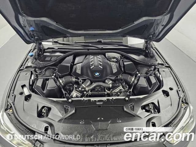 BMW 8 Series 2025 — фото 5 из 20
