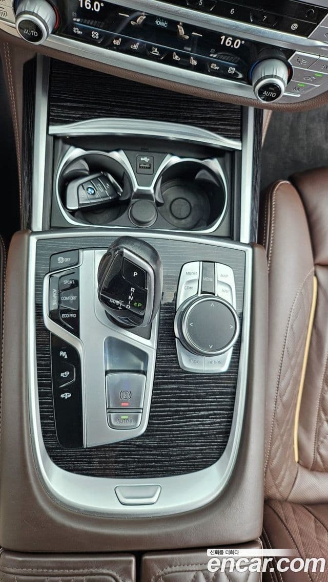 BMW 7 Series 2021 — ფოტო 17/20