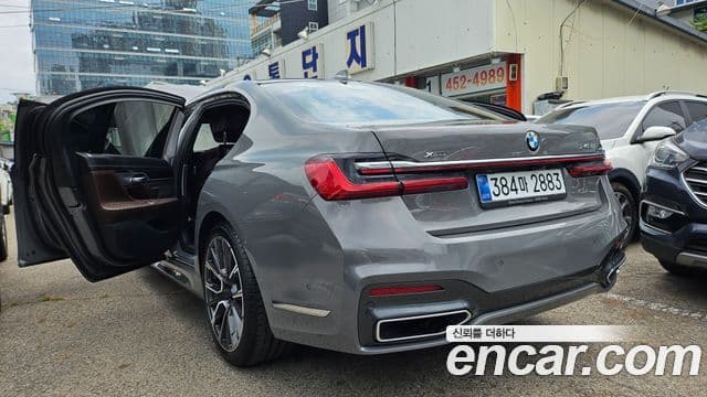 BMW 7 Series 2021 — ფოტო 6/20