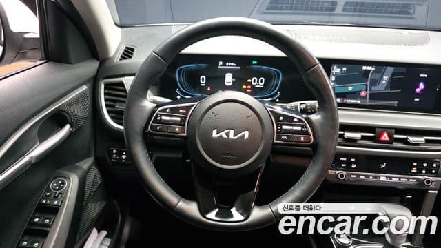 Kia Seltos 2024 — ფოტო 13/20