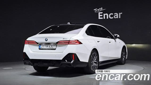 BMW 5 Series 2025 — Şəkil 21/30