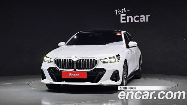 BMW 5 Series 2025 — Şəkil 8/30