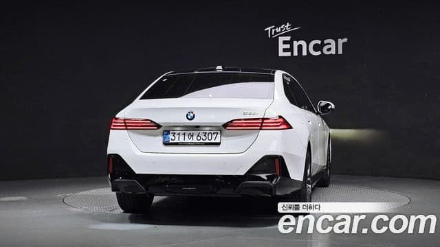 BMW 5 Series 2025 — Şəkil 9/30
