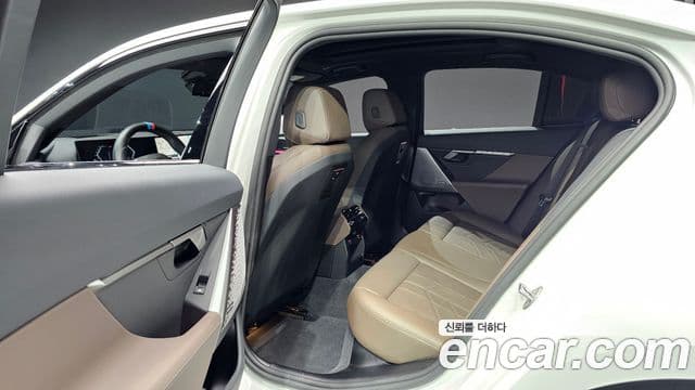 BMW 5 Series 2025 — Şəkil 19/30