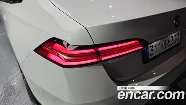 BMW 5 Series 2025 — Şəkil 23/30