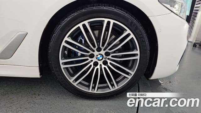 BMW 5 Series 2019 — Фото 4/20