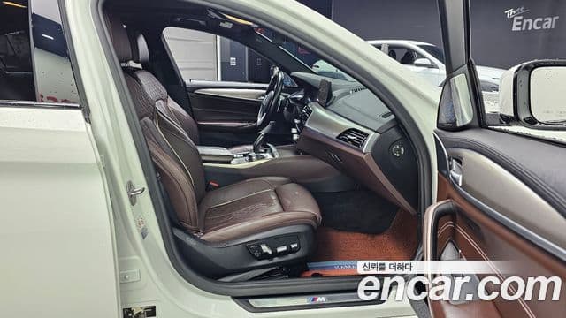 BMW 5 Series 2019 — Фото 11/20