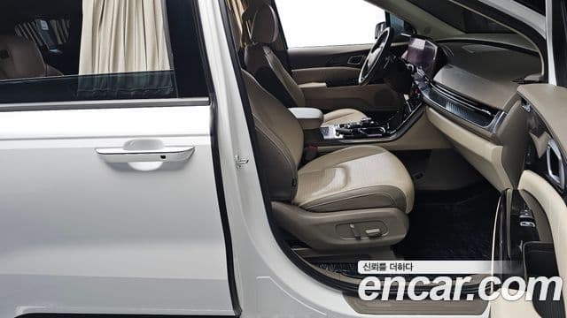Kia Carnival 2021 — ფოტო 31/32