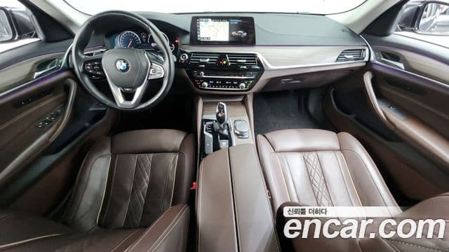 BMW 5 Series 2018 — Şəkil 8/20