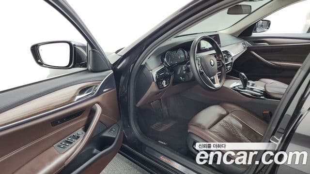 BMW 5 Series 2018 — Şəkil 2/20