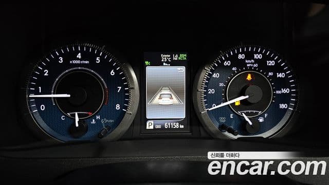 Toyota Sienna 2018 — ფოტო 8/20