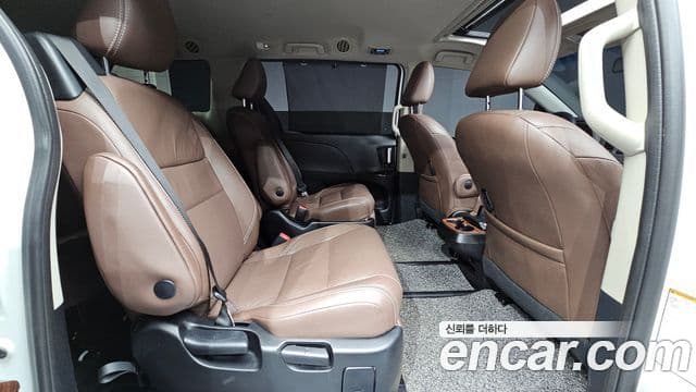 Toyota Sienna 2018 — ფოტო 12/20