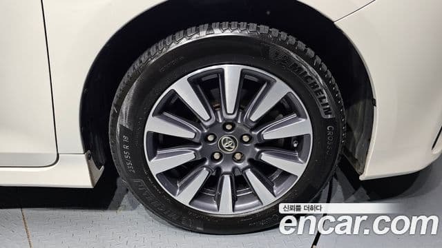 Toyota Sienna 2018 — Photo 10/31