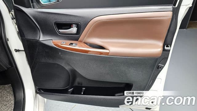 Toyota Sienna 2018 — Photo 22/31