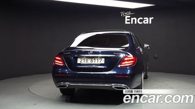Mercedes-Benz E-Class 2018 — ფოტო 4/20