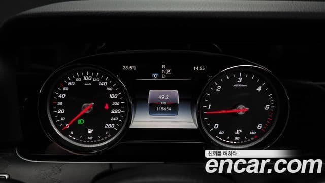 Mercedes-Benz E-Class 2018 — ფოტო 8/20