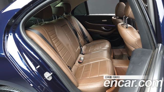 Mercedes-Benz E-Class 2018 — ფოტო 12/20