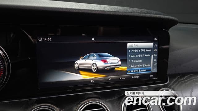 Mercedes-Benz E-Class 2018 — ფოტო 16/20