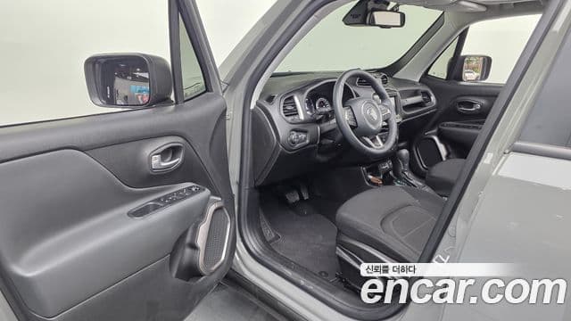 Jeep Renegade 2022 — Фото 8/20
